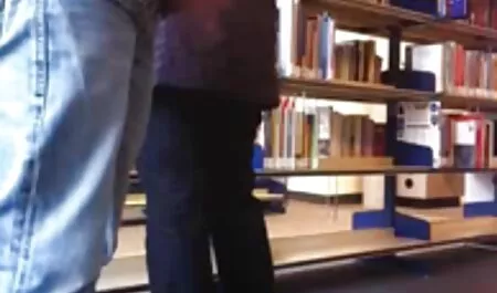 Szexi tini mostohatesó szex dörzsöli a puncija