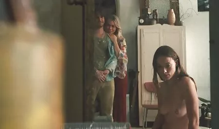 Gyönyörű modell szex filmek online Natasha játszik velünk vele ívelt test