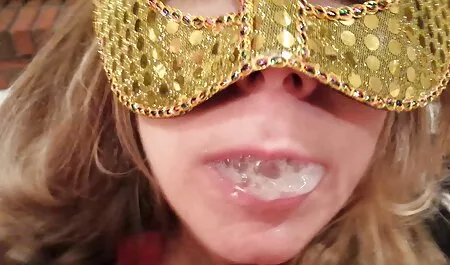 Maszturbálok a csikló erőszakos szex videók egy vibrátor, amíg orgazmus.