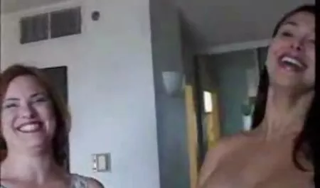 Forró Tinka Lilly Lopez erotikus sex video baszik rá borotvált punci