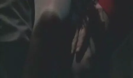 Kalapálás egy szexi szőke háziasszony, klara nova rövid szex videók mellette despondent baba.