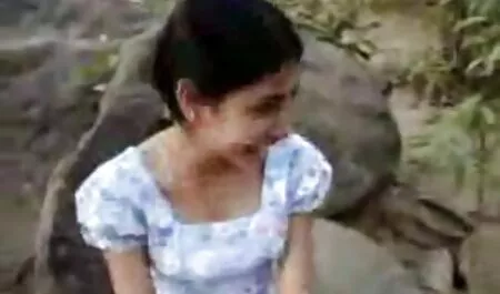 18 éves film szex tini Caprice lovagol egy hatalmas vörös dildó.