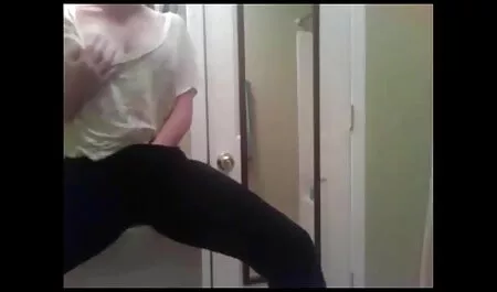 Egy barna tini maszturbál egy játékkal a nagymama szex videók tökéletes seggért.