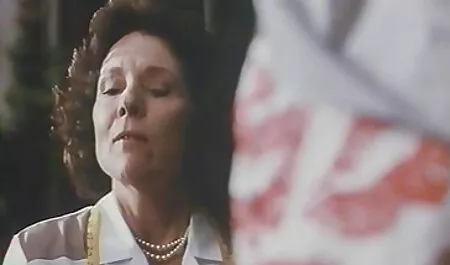 Érzéki lány Dahlia Wolf rábaszik idős szex videók egy amatőr videó.