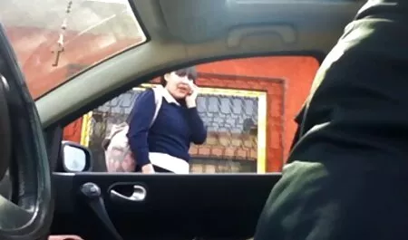 Ő anya fia családi szex baszik rá punci egy ezüst vibrátor.