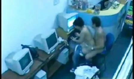 A csodálatos Nora LUXIA szexel az Eiffel-torony szex es porno előtt.