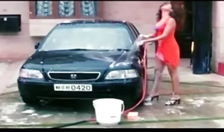 Egy anya fia szex videók csinos lány szereti, amikor a srác megnyújtja.