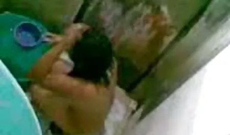 Kövér köcsög ingyen online szex video kitölti őt cum.